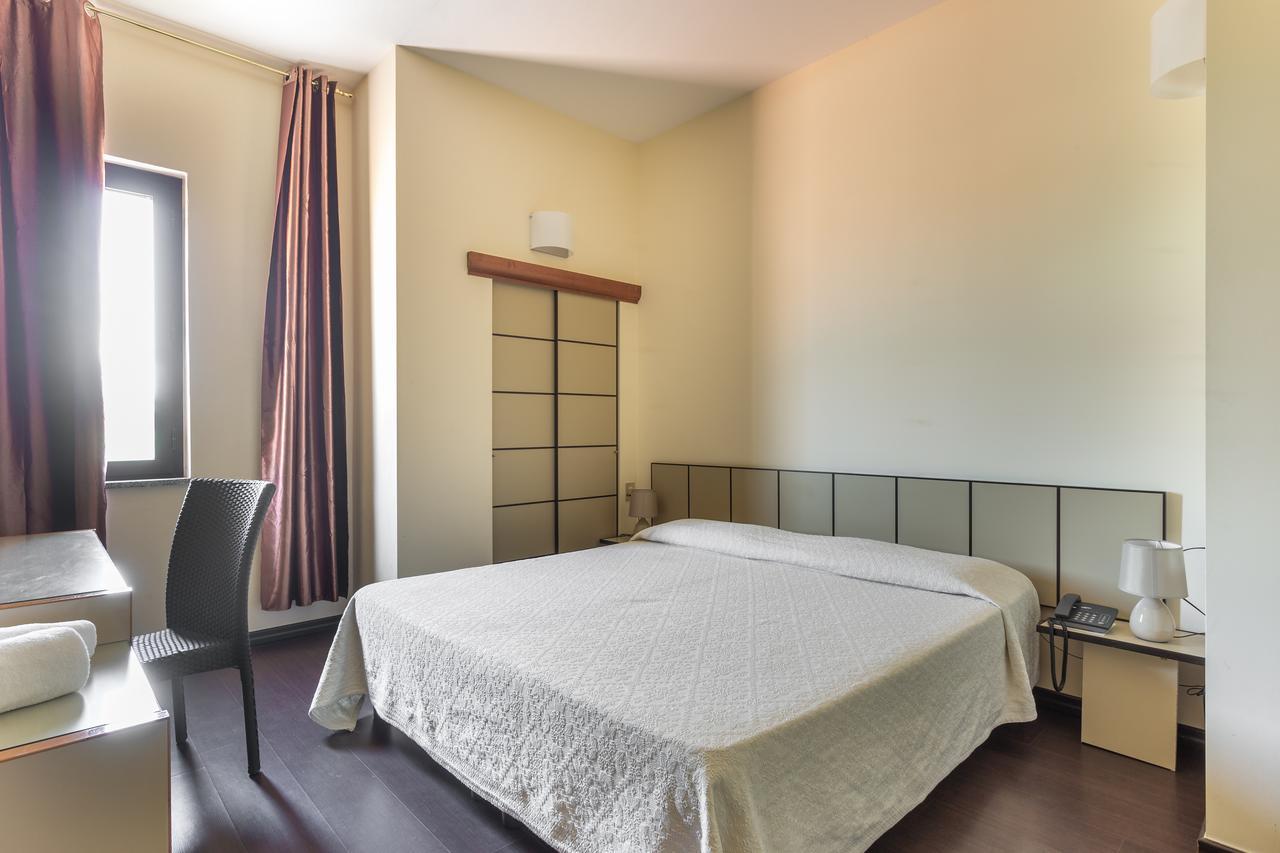 Rodia Inn Οριστάνο Εξωτερικό φωτογραφία