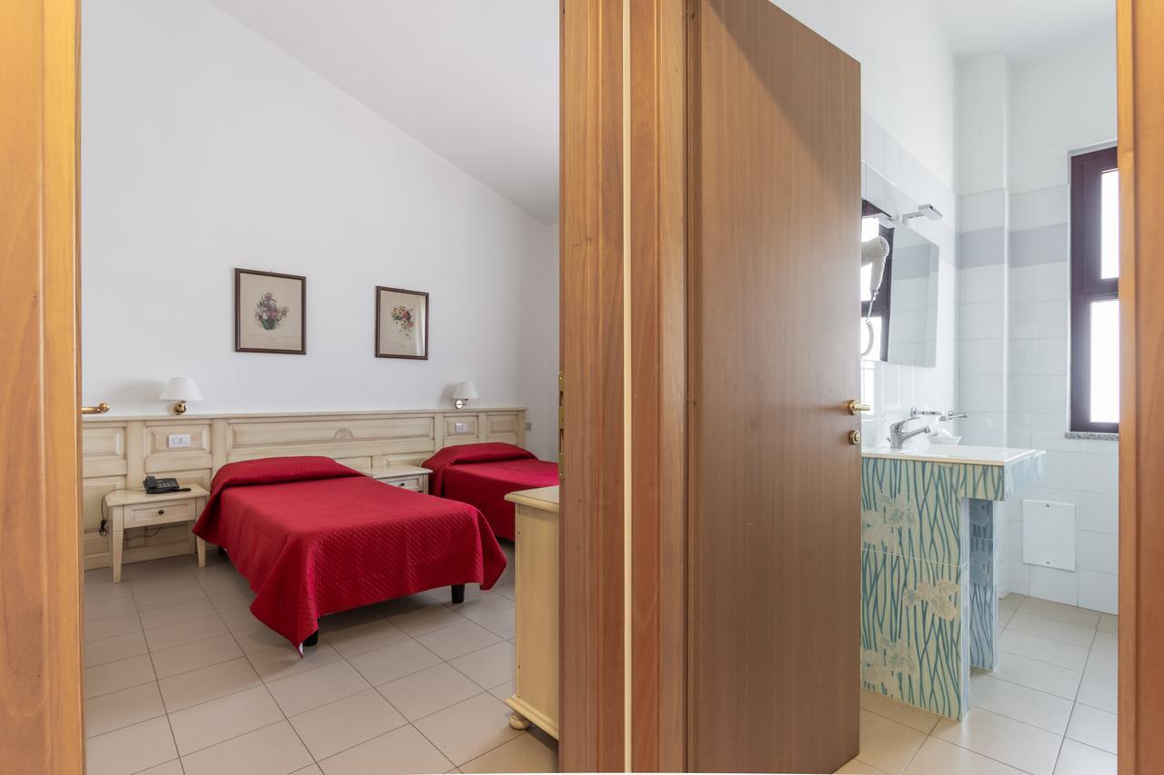 Rodia Inn Οριστάνο Εξωτερικό φωτογραφία