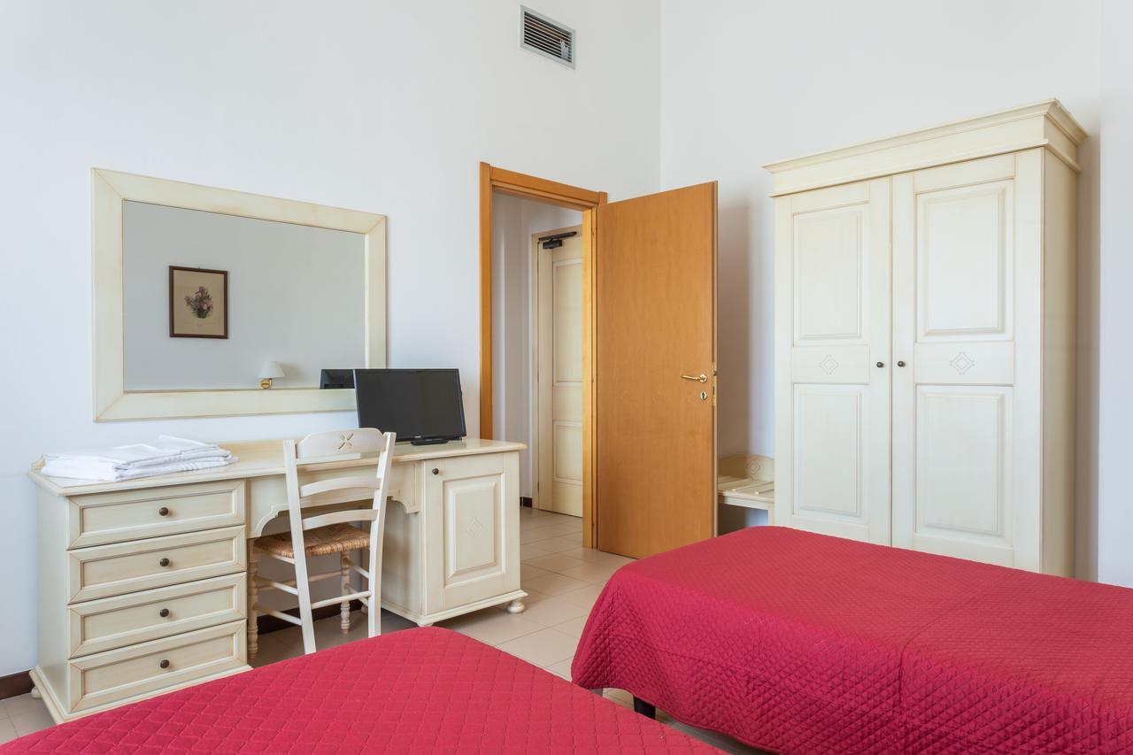 Rodia Inn Οριστάνο Εξωτερικό φωτογραφία