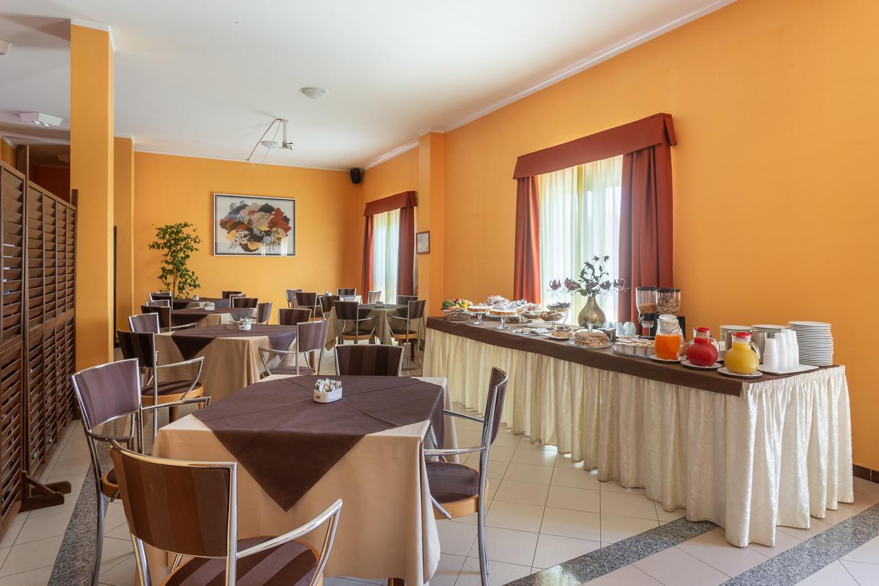 Rodia Inn Οριστάνο Εξωτερικό φωτογραφία
