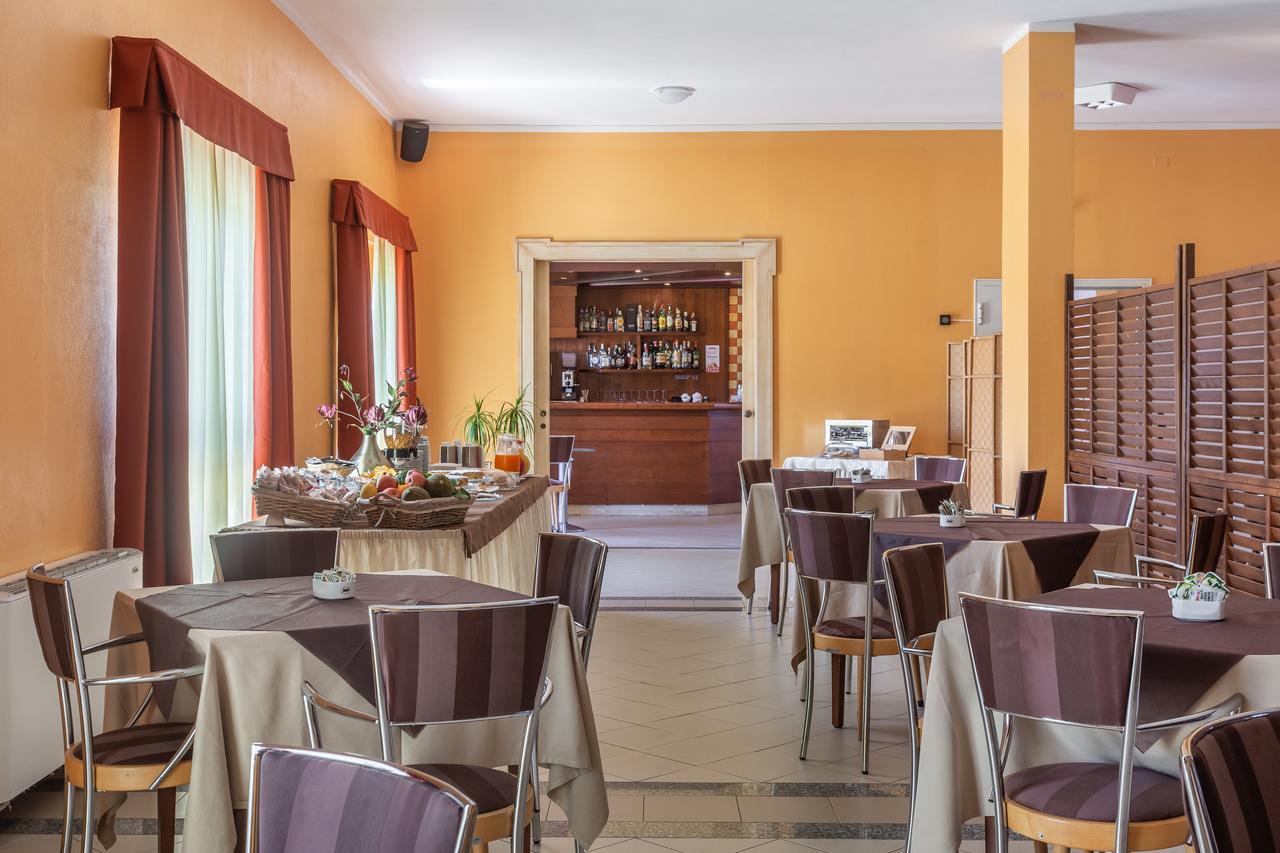 Rodia Inn Οριστάνο Εξωτερικό φωτογραφία