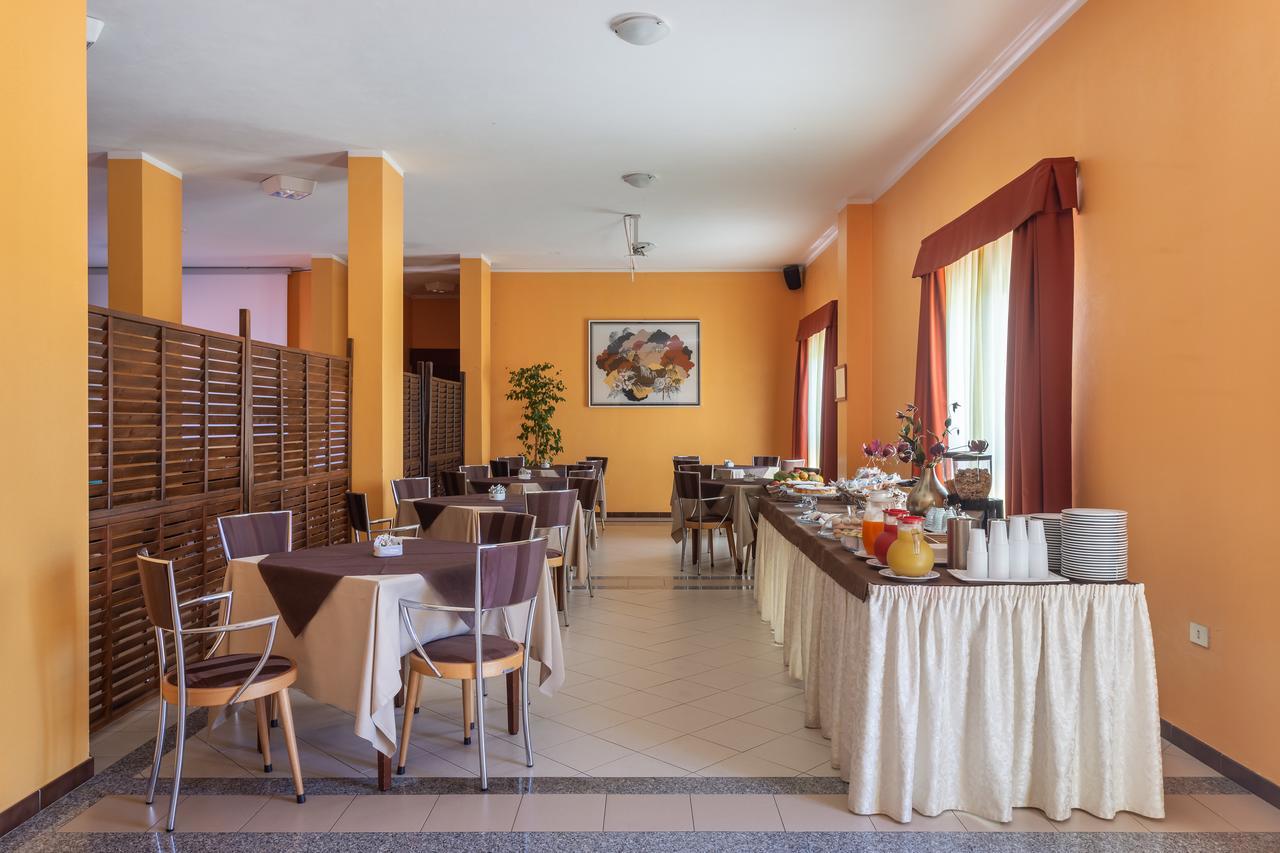 Rodia Inn Οριστάνο Εξωτερικό φωτογραφία